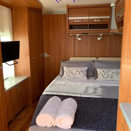 Espectacular Y Romantico Alojamiento Con Jacuzzi Y Piscina *