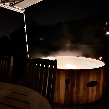 Espectacular Y Romantico Alojamiento Con Jacuzzi Y Piscina Llinars del Valles